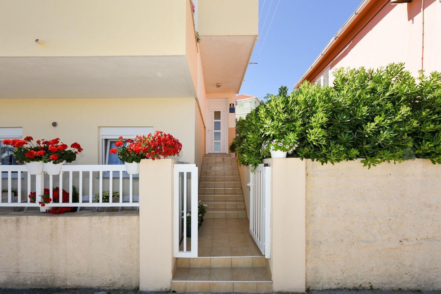 Apartments Kolt - 15M From Sea Kali Exterior photo