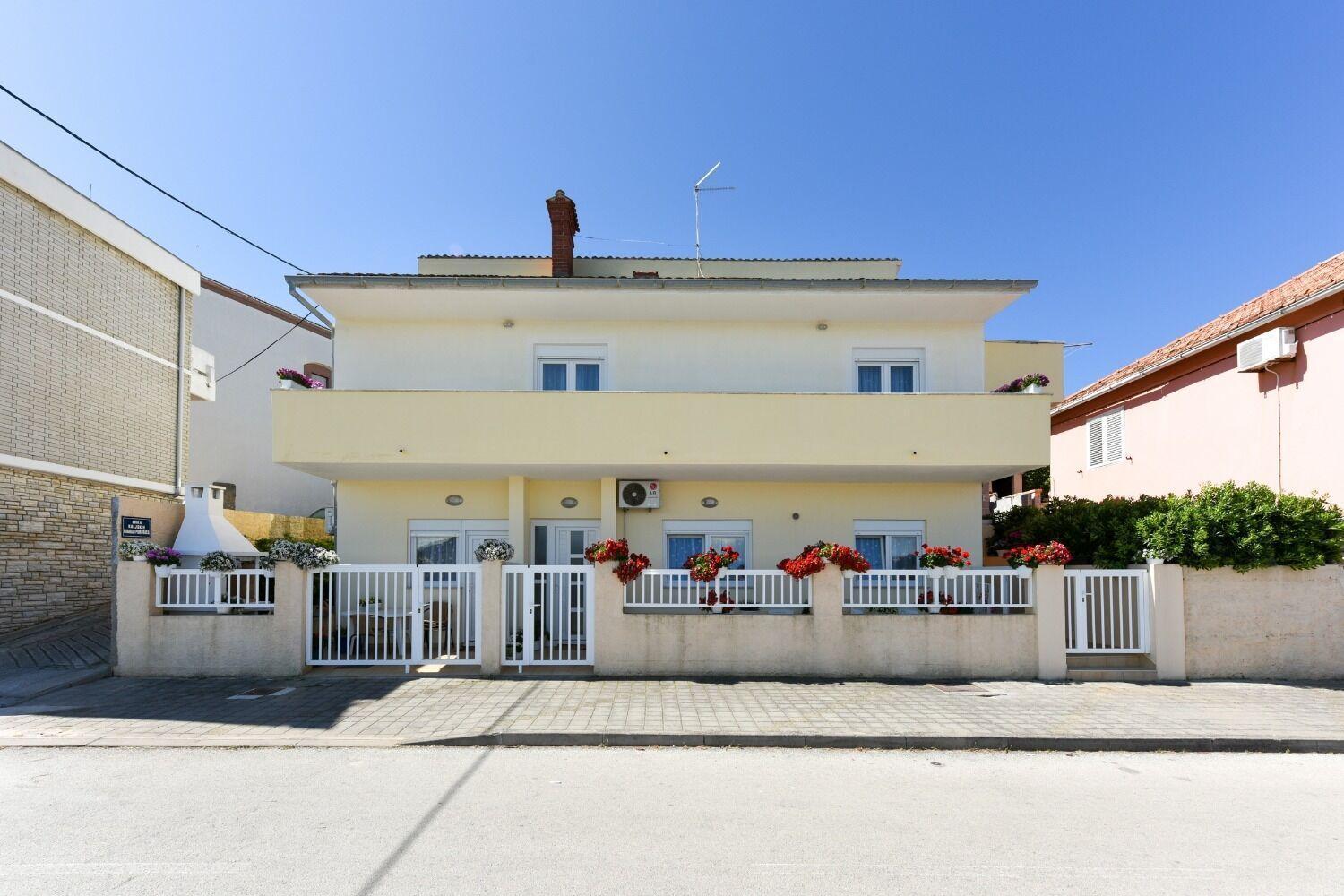 Apartments Kolt - 15M From Sea Kali Exterior photo